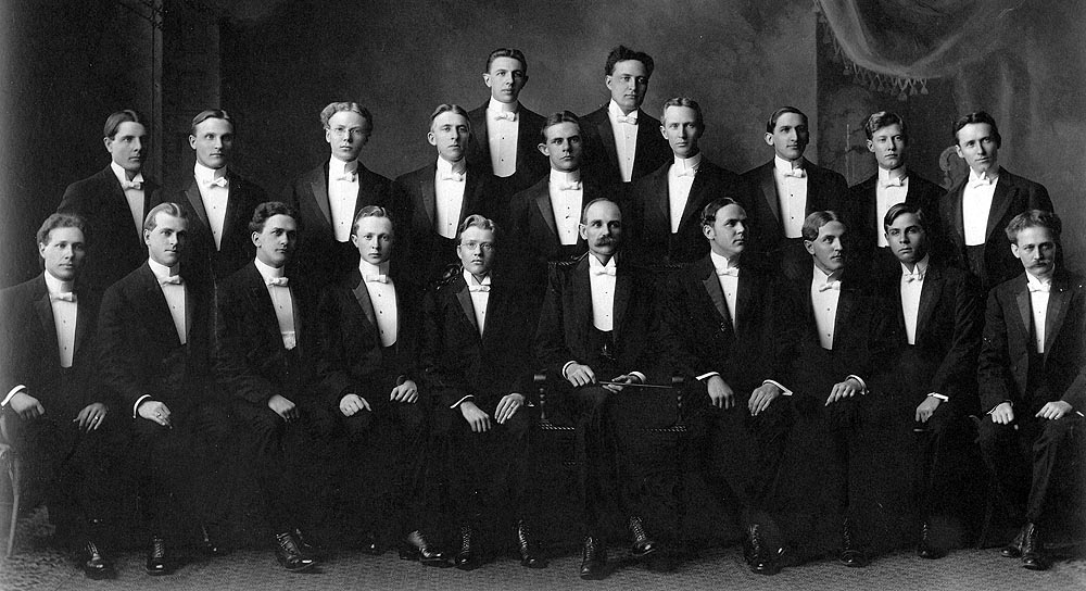 A group photo of the Wennerberg Chorus, 1905-1910.