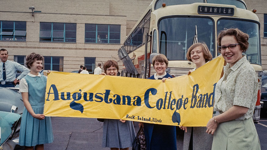 Students pose before departing on tour