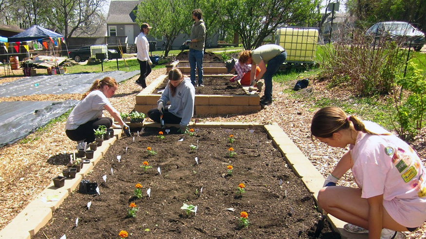 Augie Acres students planting
