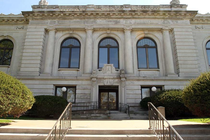 Denkmann Memorial Building, home to Wallenberg Hall